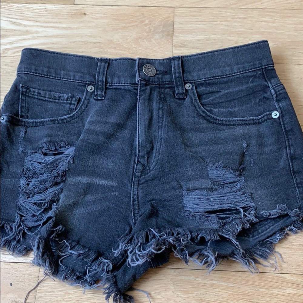 Express High-rise Distressed Cutoffs in size 4
